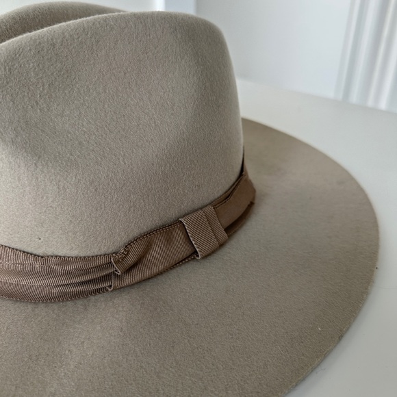 Aritzia Wide-Brim Hat Size M/L - Picture 3 of 4